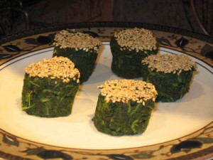 -10084 Spinach rolls with roasted sesame seeds