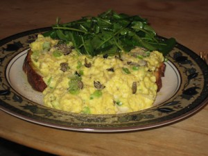 -2 Scrambled eggs on toast with black truffles and arugula salad